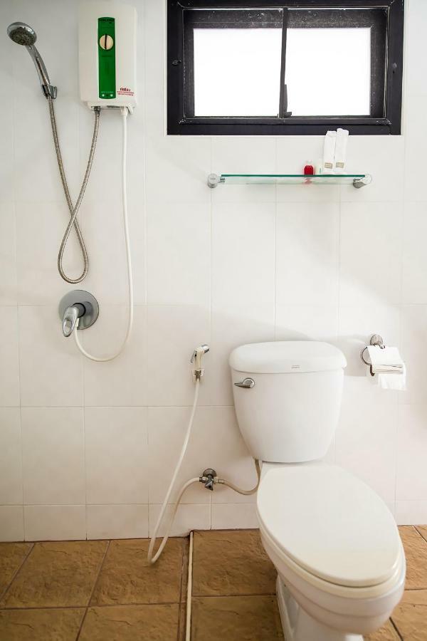 Oyo 345 The Click Guesthouse At Chalong Phuket Buitenkant foto